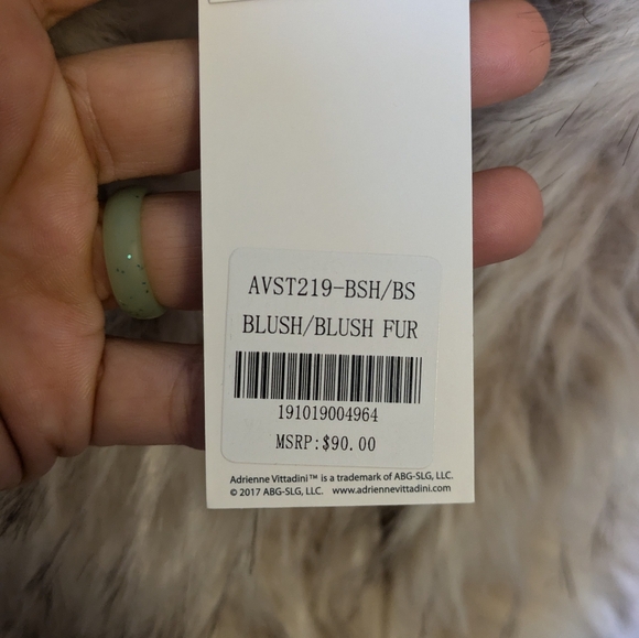 NWT Blush Faux Fur Cape - One size - Picture 4 of 7